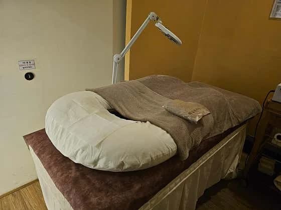 더슈어 대백프라자점의 실제 피부관리실과 관리 베드